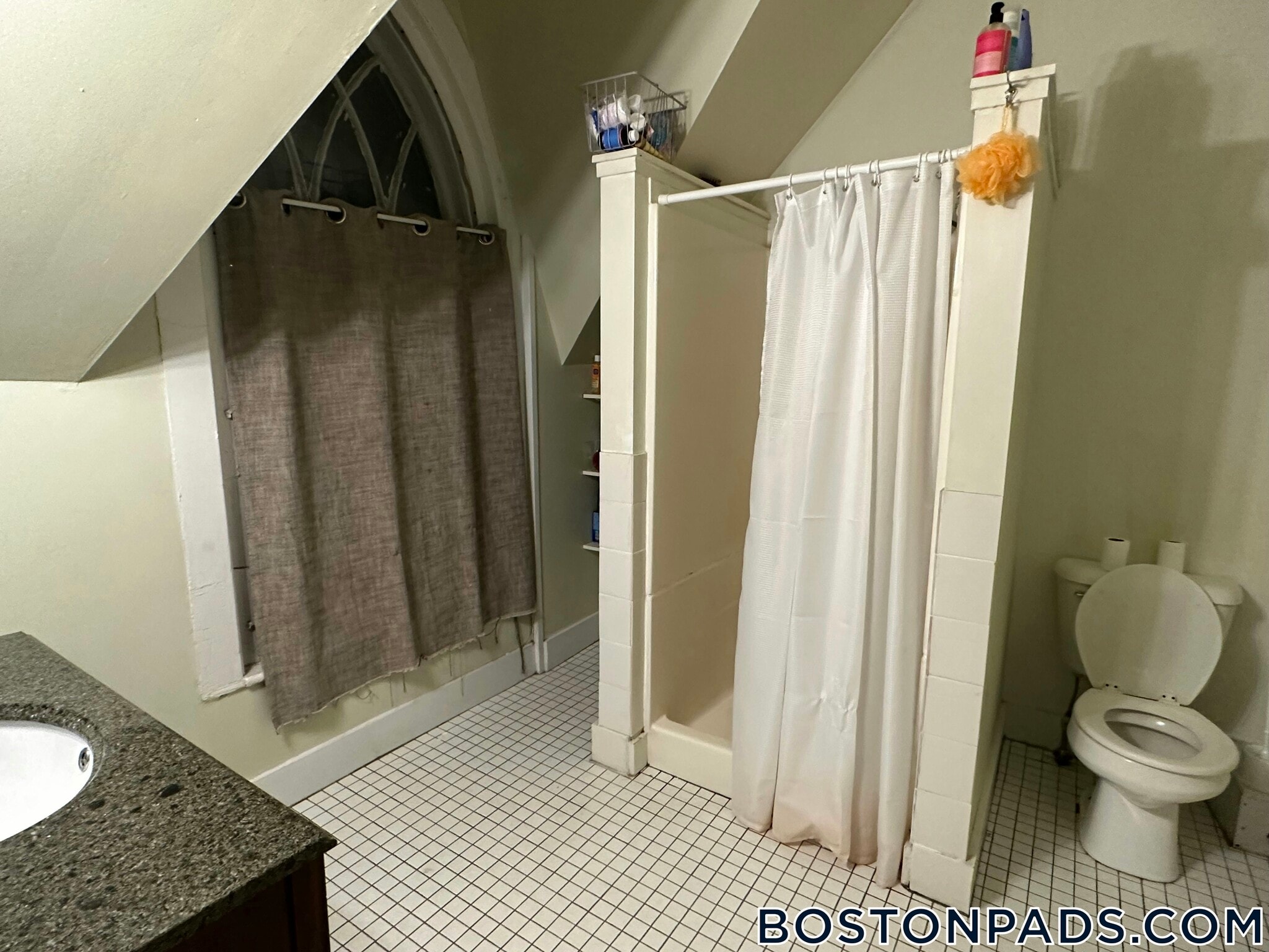 Building Photo - 139 Hillside St