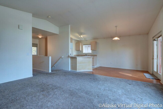 Building Photo - Midtown Spacious 3-Bedroom, 2-Bath Townhome