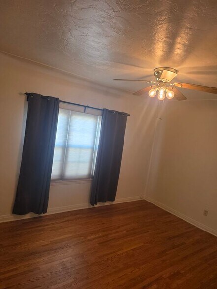 Building Photo - 1330 S Ridgeley Dr