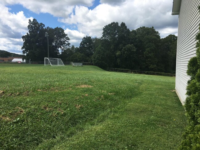 Building Photo - 3832 Sleepy Hollow Dr