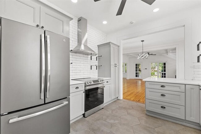 Building Photo - 2830 2nd Ave N