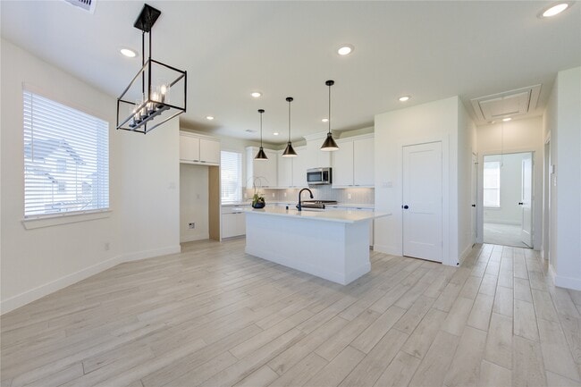 Building Photo - 15111 Colorado Bnd Pk Dr