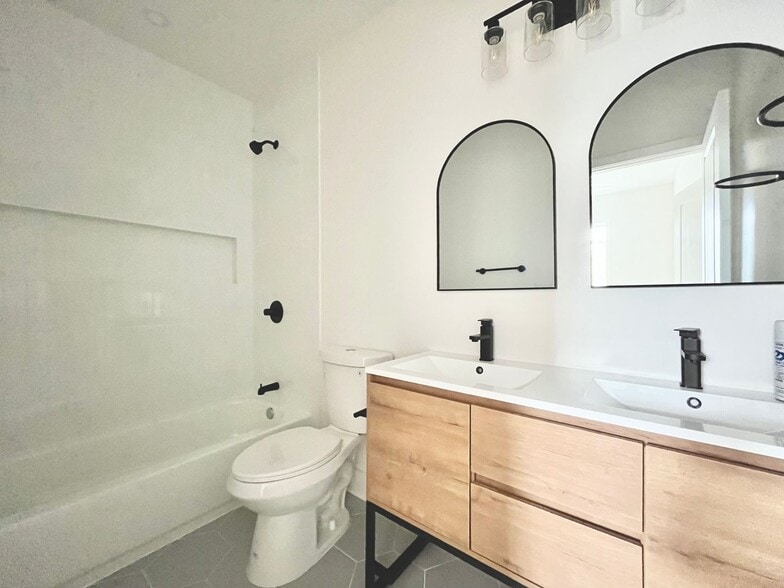 Building Photo - 1802 11th St NW