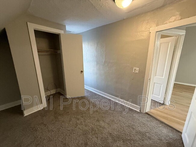 Building Photo - 3806 W Rohr Ave