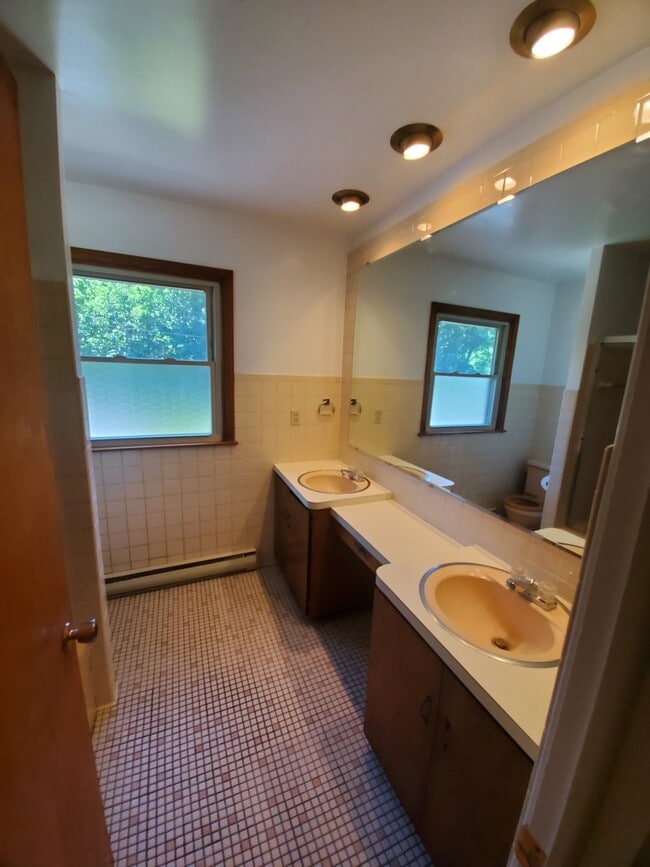 Upper Bathroom View - 591 E Glenlord Rd