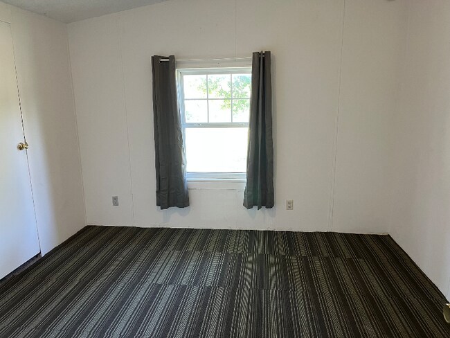 Building Photo - 9590 SW McAdoo Rd