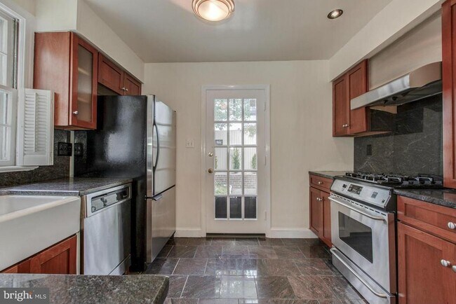 Building Photo - 1401 35th St NW