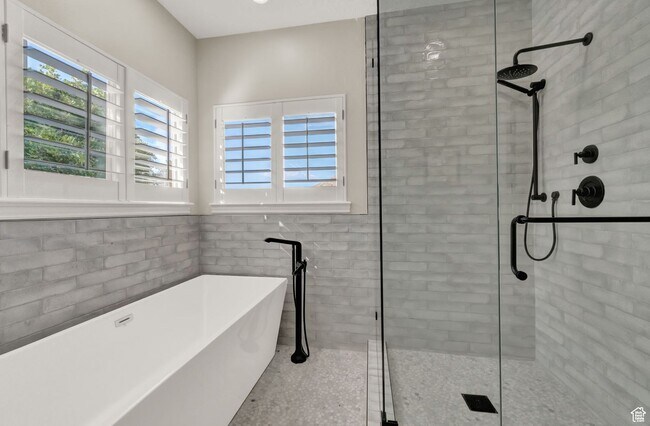 Building Photo - 1693 Crimson Oak Dr