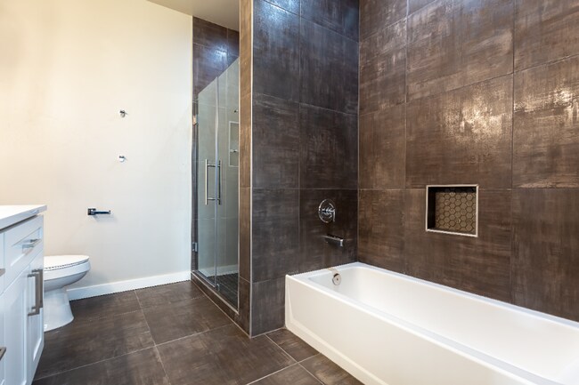 Building Photo - Fully Furnished New 5 Bed, 3 Bath Modern Home with over 3,241 Sq. Ft. on 2 Acres- MEAD SCHOOL DIS...