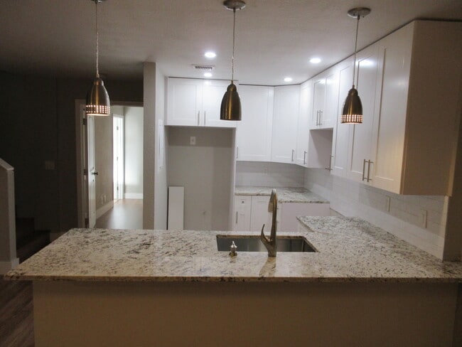 Building Photo - 401 Cypress Wy