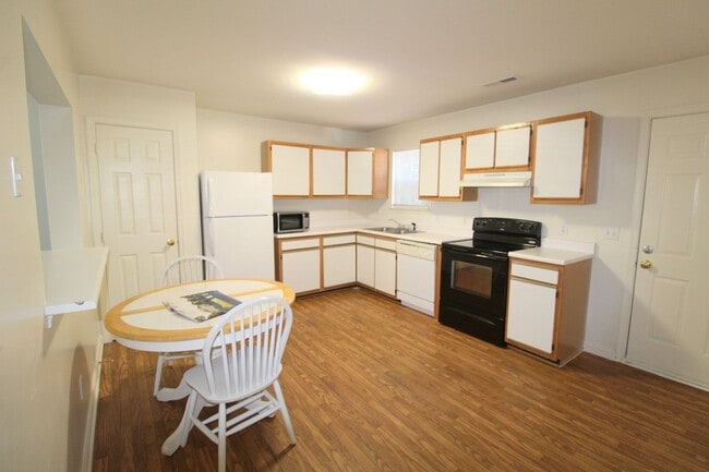 Building Photo - 520 Pheasant Run Cir