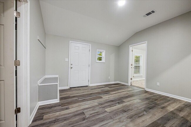 Building Photo - 3587 Cowden Ave