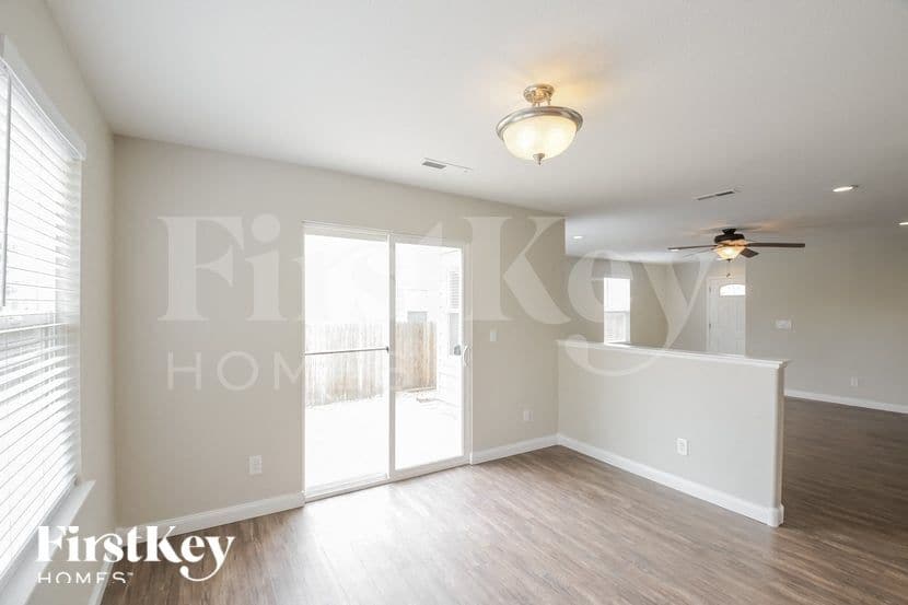 Building Photo - 892 Willow Dr