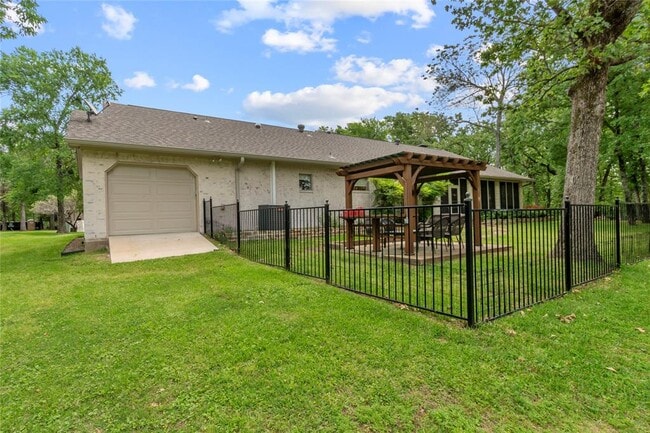 Building Photo - 125 Bay Tree Trail