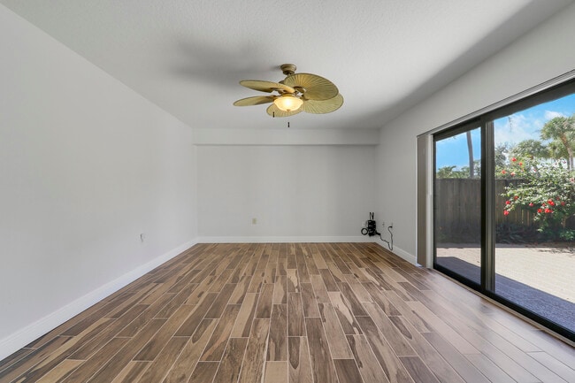 Building Photo - 2324 23rd Ct