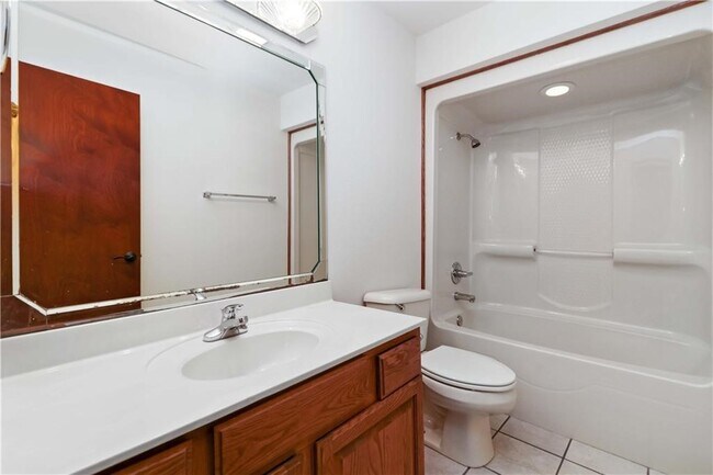 Building Photo - 2915 E Sterling Ct