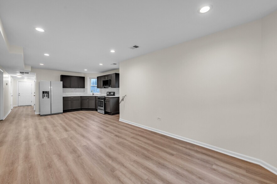 Building Photo - 1429 N Avers Ave