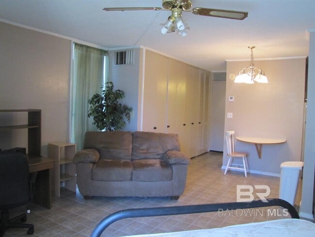 Building Photo - 1050 Sea Cliff Dr N