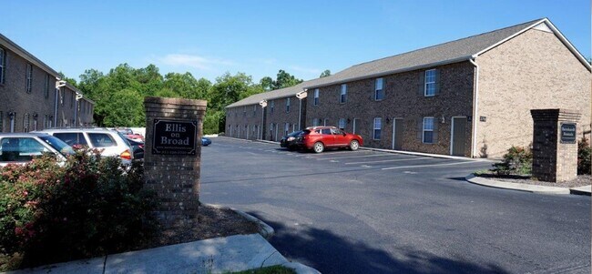 Primary Photo - 350 Ellis Ave