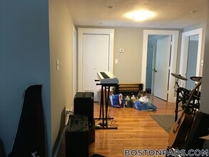 Building Photo - 152 Winchester St