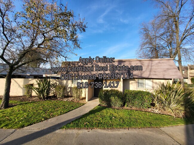 Building Photo - 6046 Vía Casitas