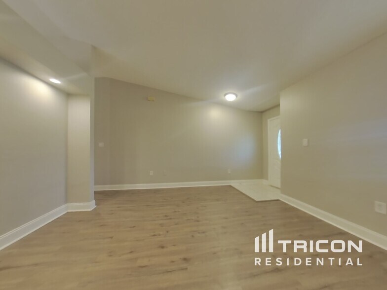 Building Photo - 26352 Barbinos Dr