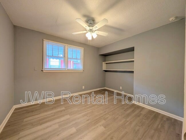 Building Photo - 1530 W 10th St