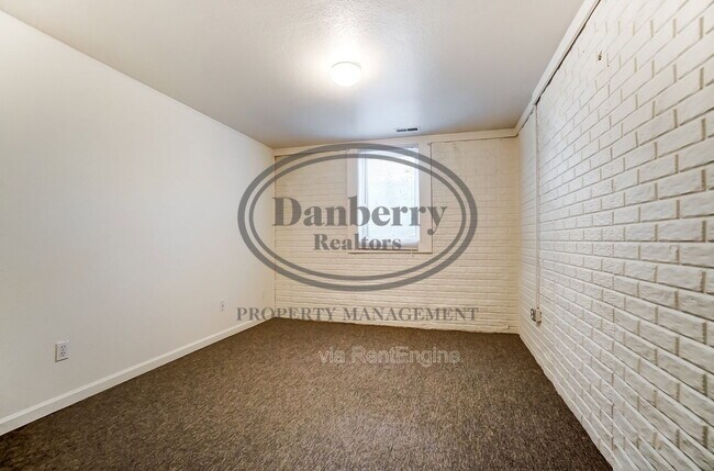 Building Photo - 3704 Willow Run Dr