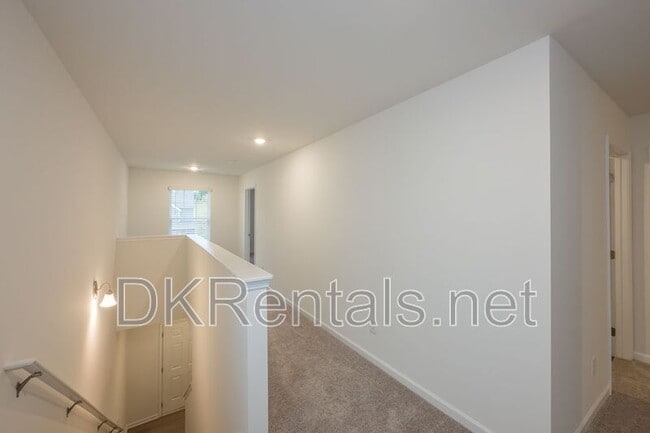 Building Photo - 182 Parkwood Dr