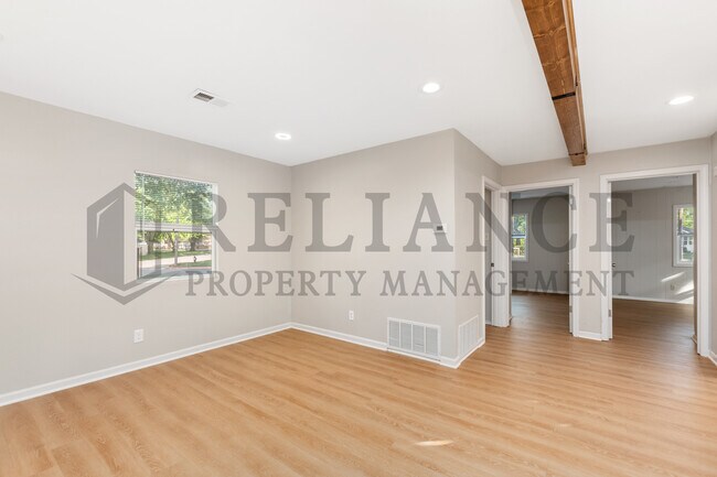 Building Photo - 300 W Breese Ave