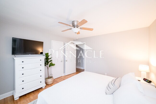 Bedroom 2 - 126 Tomahawk Industrial Park