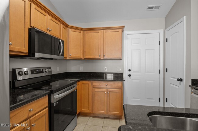 Building Photo - 218 Kestrel Ct