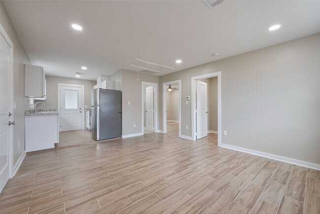 Building Photo - 4111 Beggs St