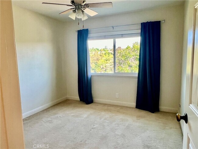 Building Photo - 24822 Via San Fernando