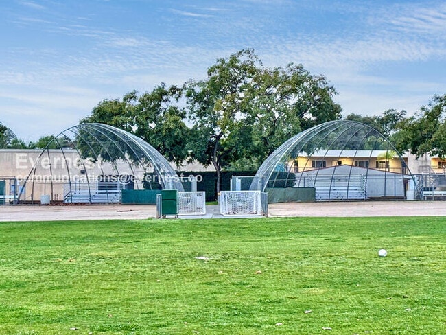 Building Photo - 9 Vía Espiritu