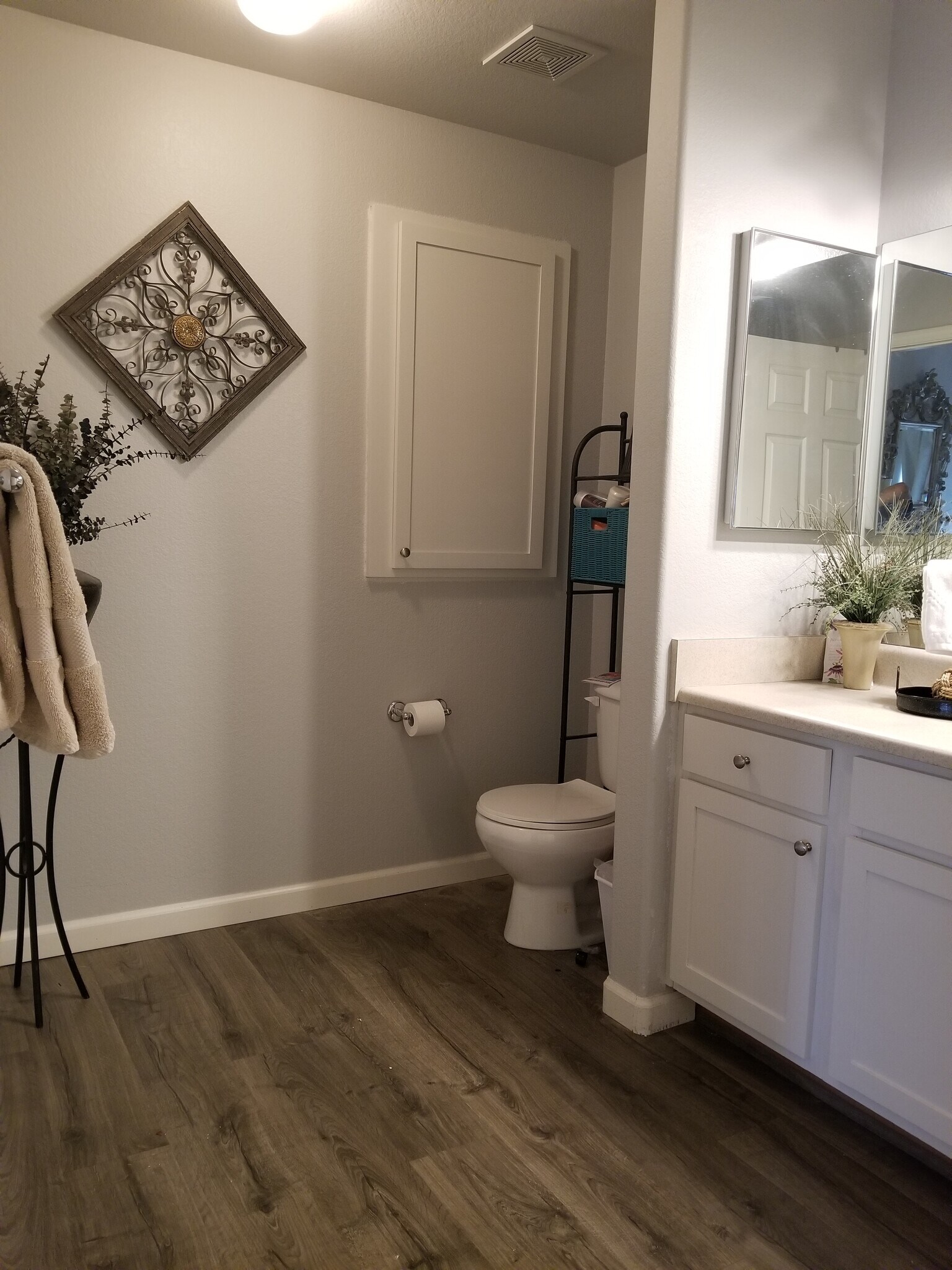 Large Master bathroom. Large soaking tub. - 6964 ASH CREEK HTS