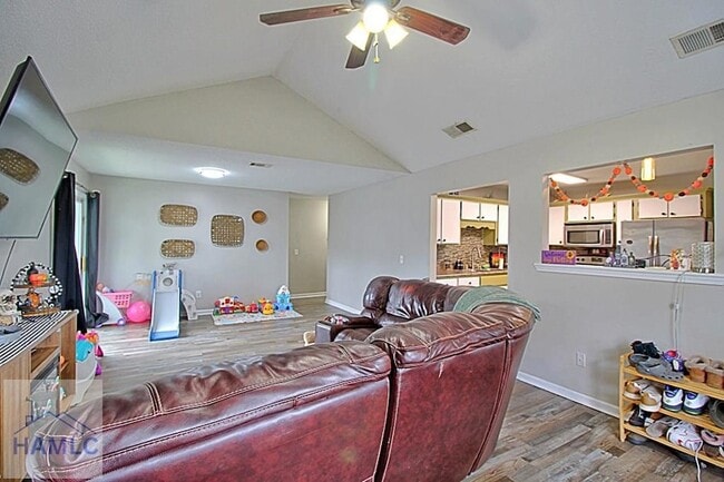 Building Photo - 1567 Pendleton Dr