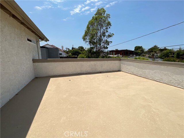 Building Photo - 2641 Santa Ana Ave
