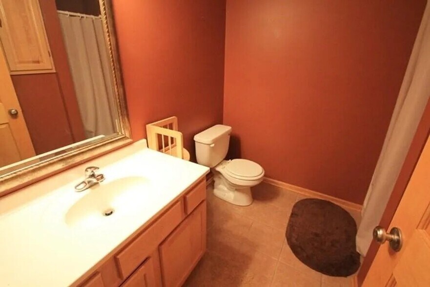 Building Photo - 8487 Jonquil Ln N