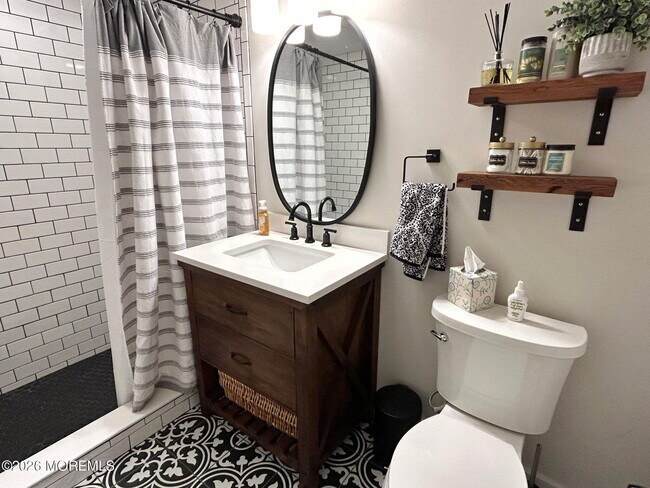 Building Photo - 403 8th Ave