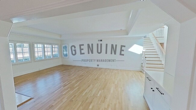 Building Photo - Beautiful Two-Level 5Bd 3.5Ba Home in Newport Beach