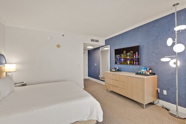 Building Photo - 4401 Collins Ave