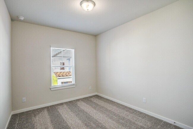 Building Photo - 629 Seabreeze Dr