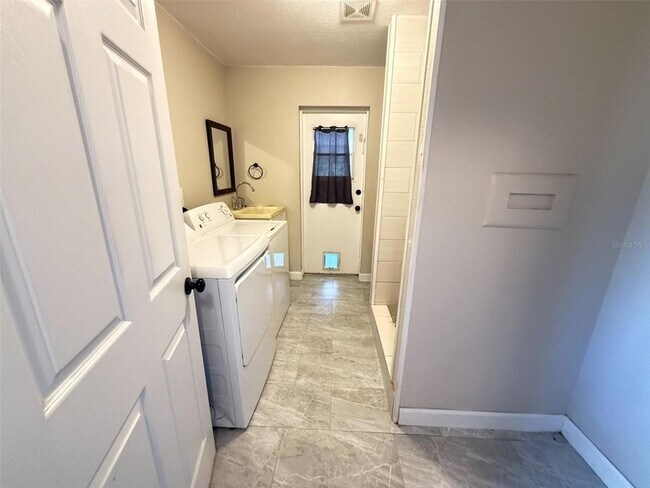 Building Photo - 13670 Highland Rd