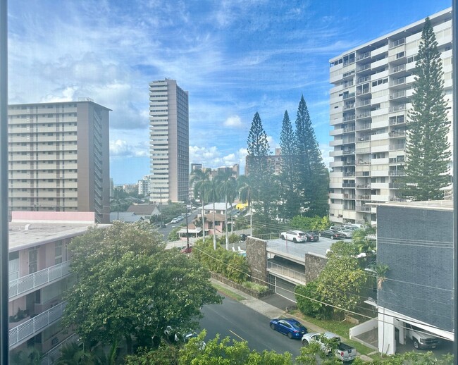 Building Photo - Spacious 1 bedroom in Honolulu