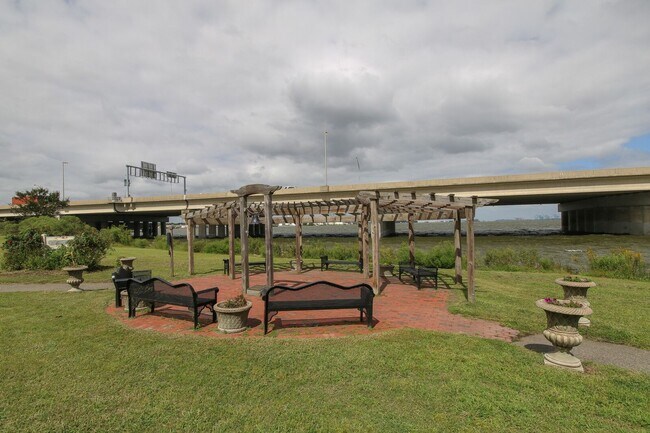 Building Photo - 146 Florida Ave