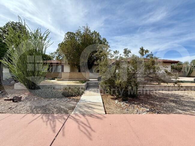 Primary Photo - 570 N Villa Nueva Dr
