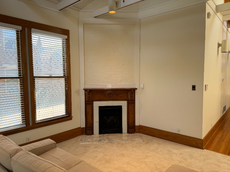 Building Photo - 814 N Park Ave