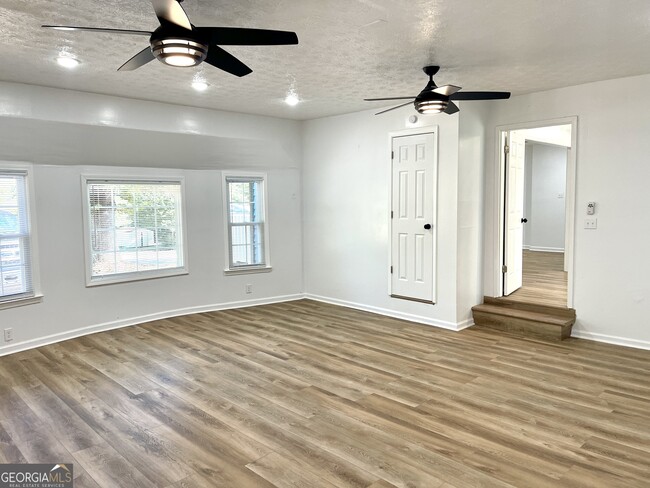 Building Photo - 165 Fieldstone Dr