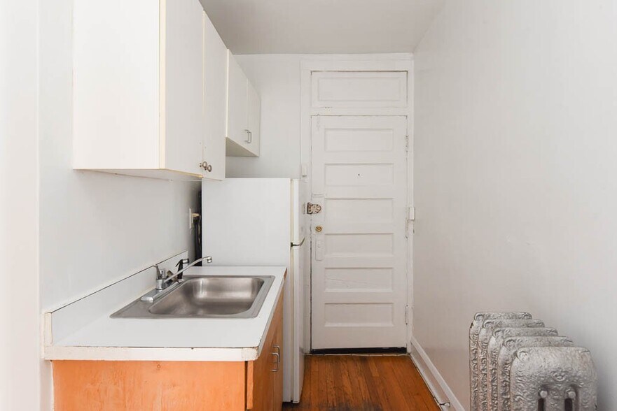 Building Photo - 3312 W Schubert Ave